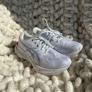 Asics Women's White Novablast 3